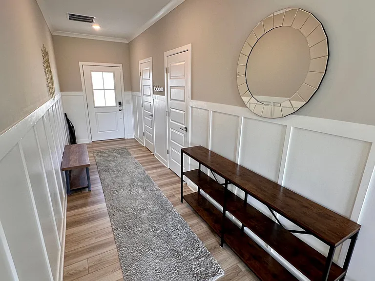721 Scarsdale Ln — Photo 4