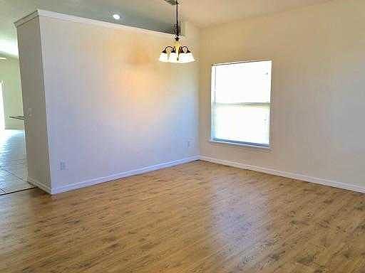3rd image of 105 Marathon Ln