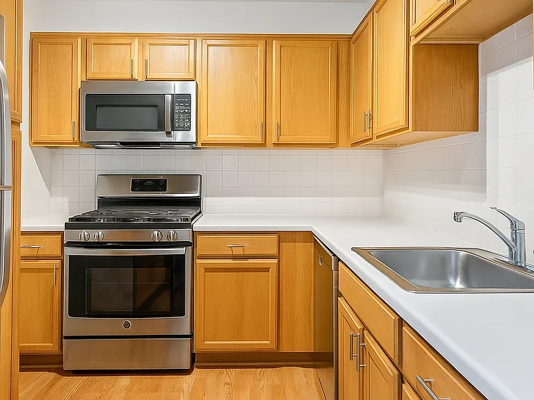 3212 N Clifton Ave #COACHHOUSE — Photo 3