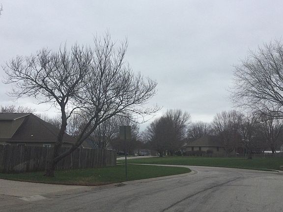 4th image of 2112 NE Waterfield Pl