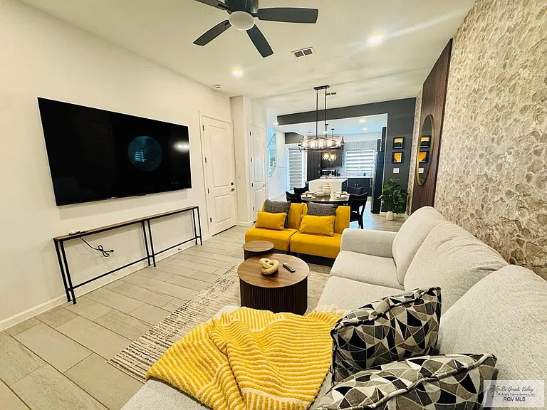 2011 Diamond Dr #A — Photo 6