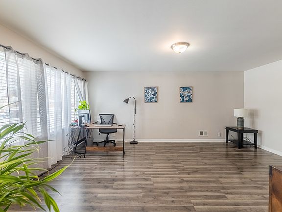 4th image of 9033 Sproat Ave