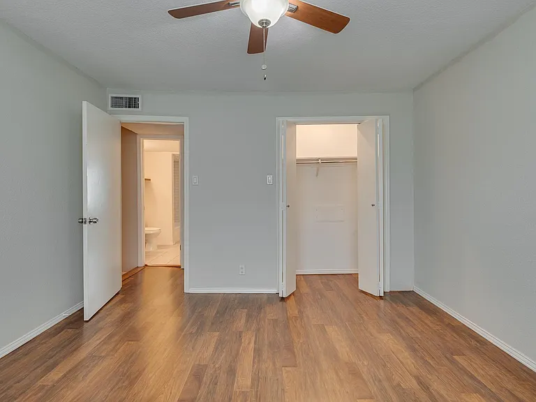 4525 Gilbert Ave #207 — Photo 17