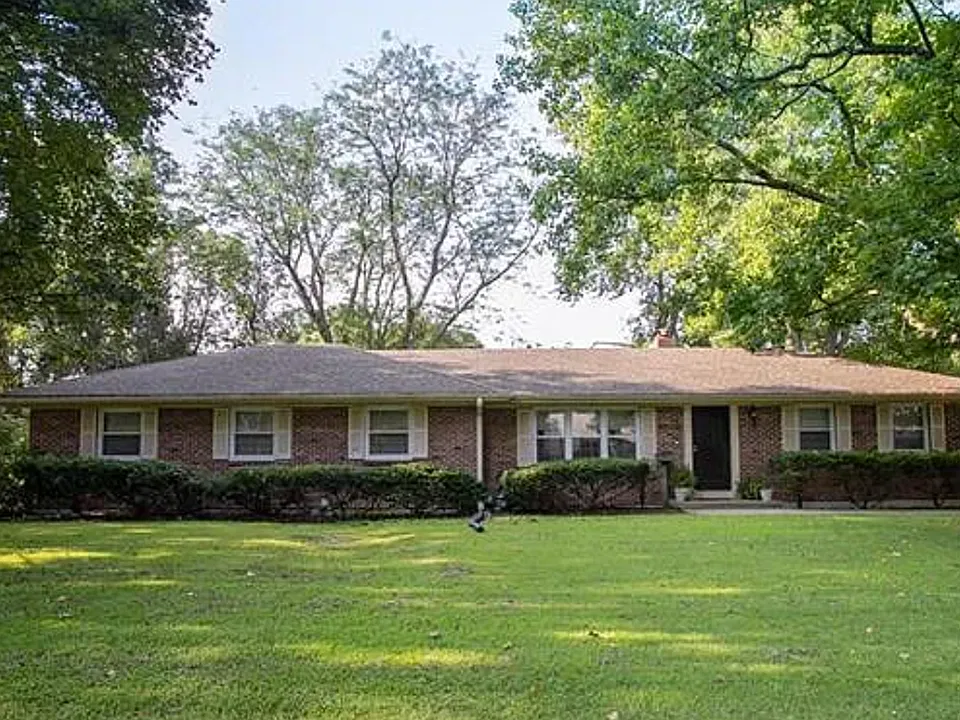 4305 E 109th Ter