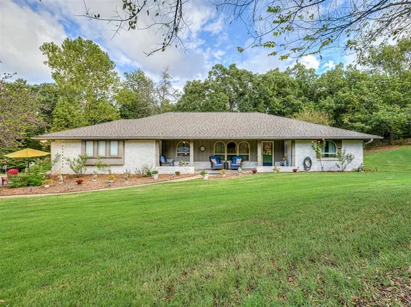 4501 Tall Oaks Ct, Edmond, OK 73025