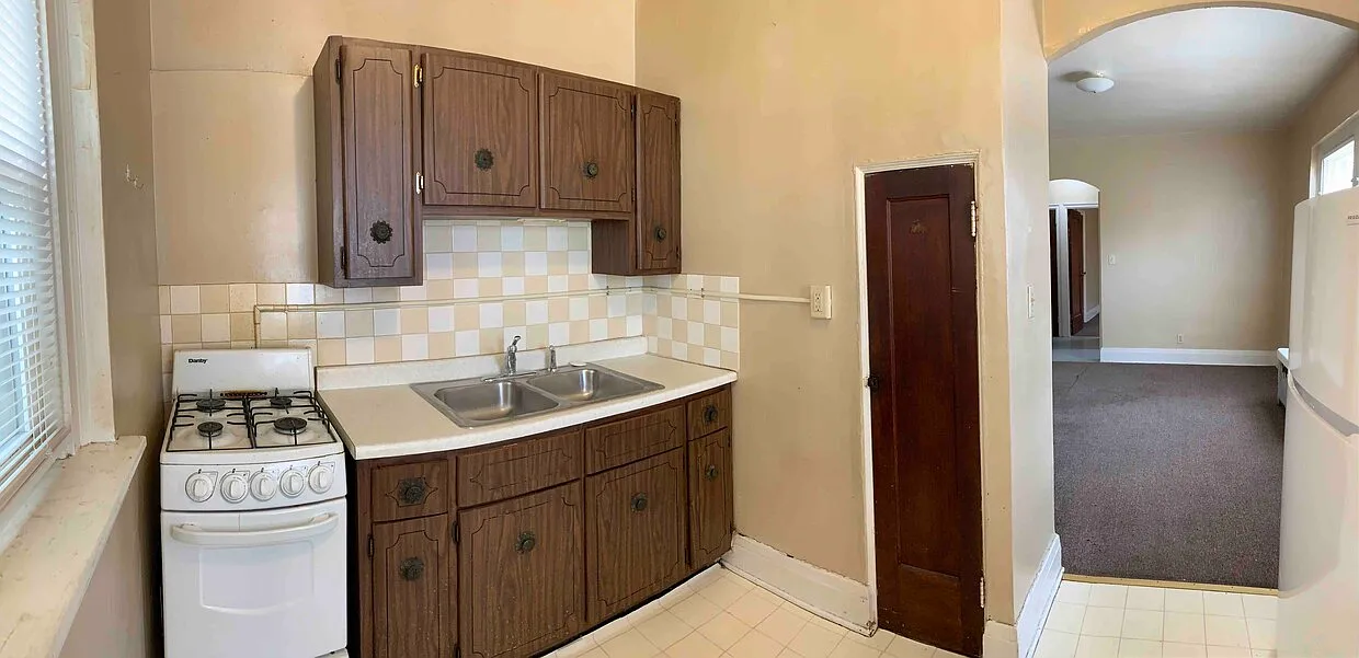 1 bed, 1000 sqft, $1,300 — Photo 3
