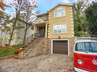 11 Oceanview Pl, Staten Island, NY 10308