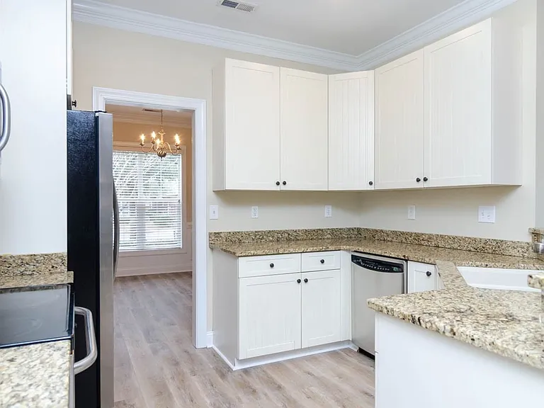 5040 Whitner Dr — Photo 8