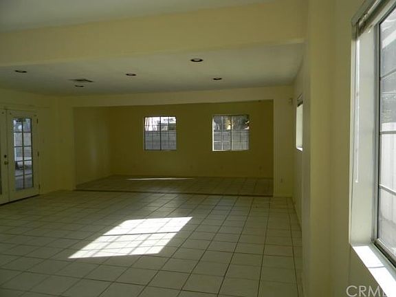 3rd image of 1106 W Hampshire Ave