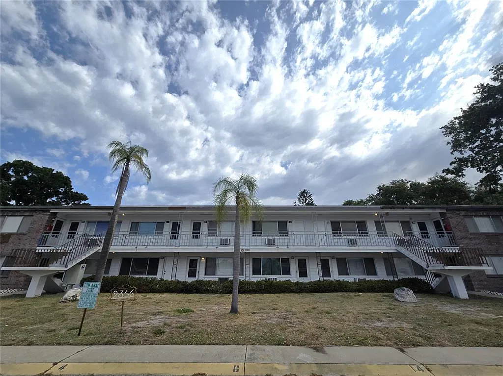 1 bed, 1.0 bath, 585 sqft, $1,200 — Photo 1