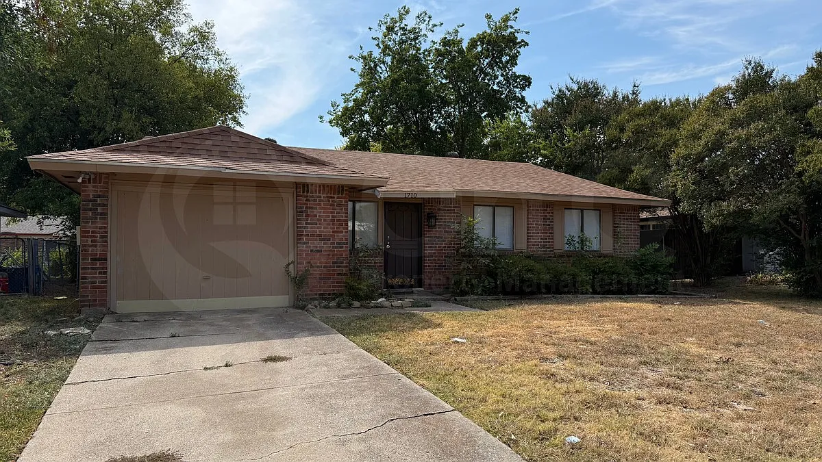5 bed, 2.0 bath, 1725 sqft, $1,650 — Photo 2
