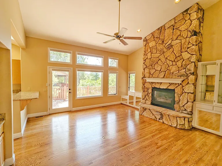 1291 Meadowlake Way — Photo 13