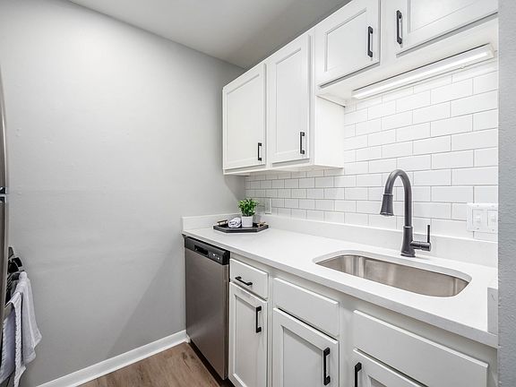 5th image of 980 King Ave APT 412