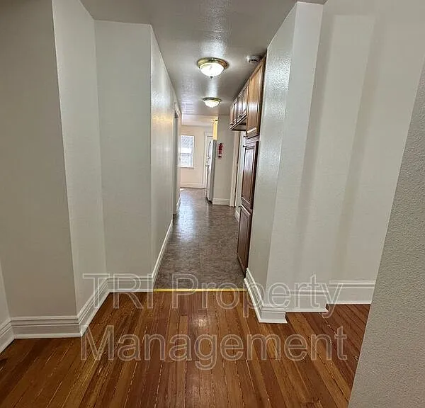 1526 9th Ave #4 — Photo 2