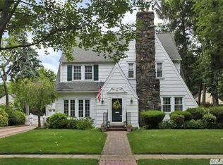 113 Locust St, Garden City, NY 11530