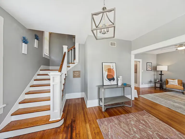 825 W Agarita Ave — Photo 4