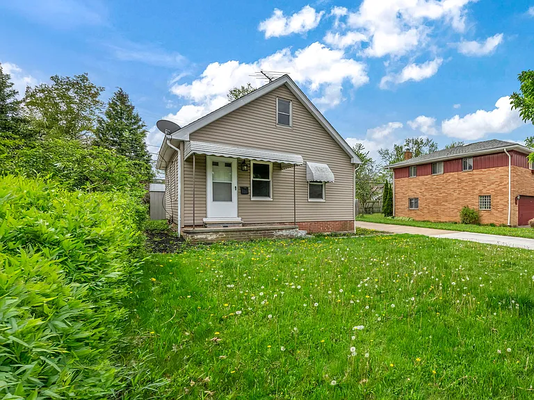 20830 Trebec Ave — Photo 34