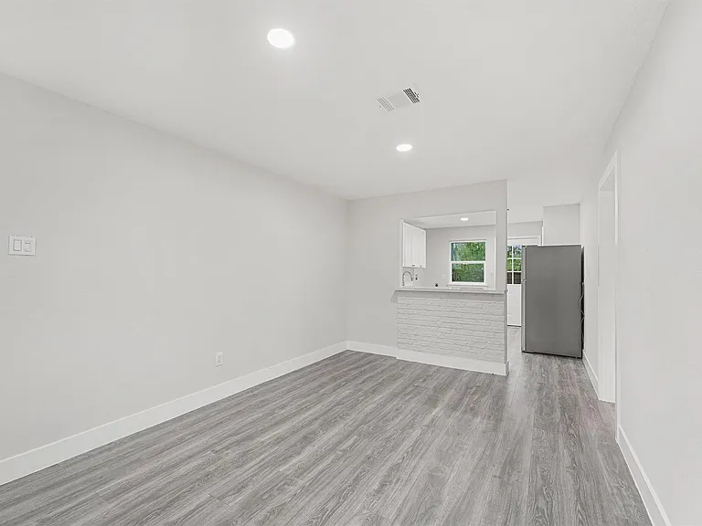 4630 Clover St — Photo 7