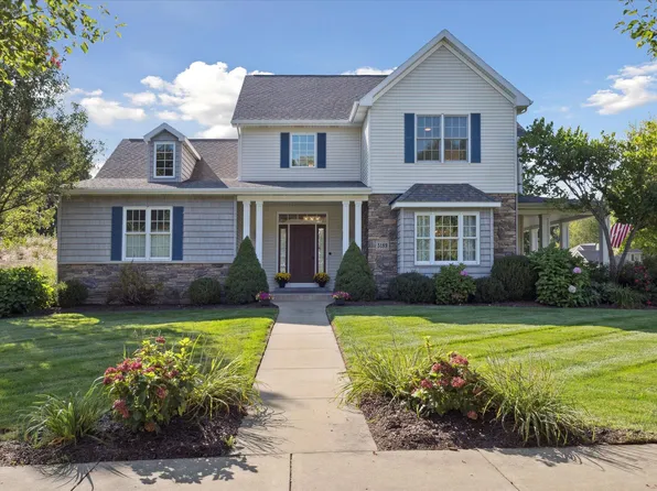 5189 Queen Victoria Dr, Kalamazoo, MI 49009