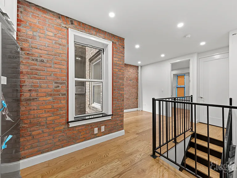 42 Bank St #11 — Photo 2