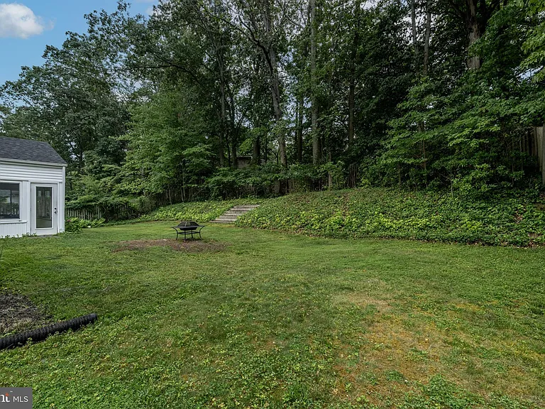 1744 Lark Ln — Photo 37