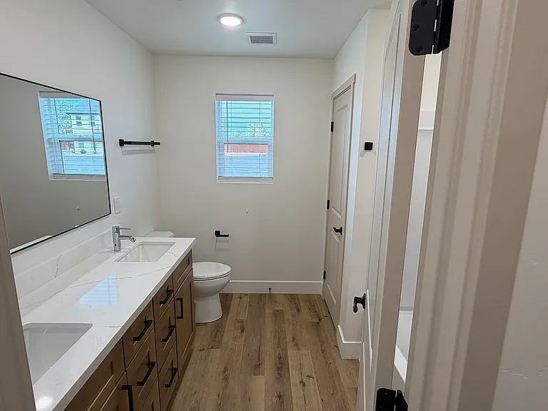 201 W Center St #D — Photo 7