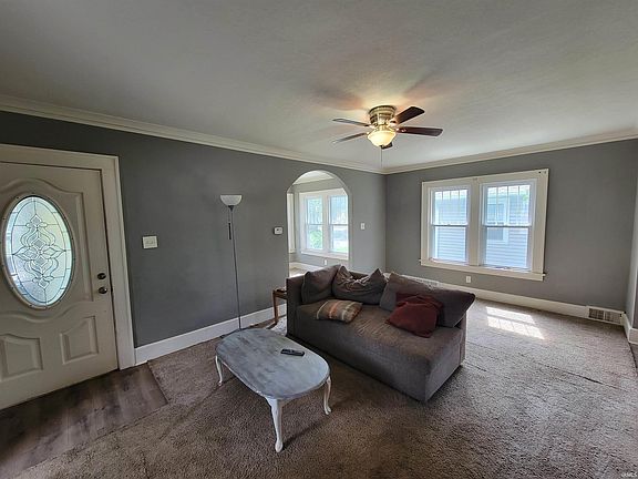 3rd image of 210 W 19th St