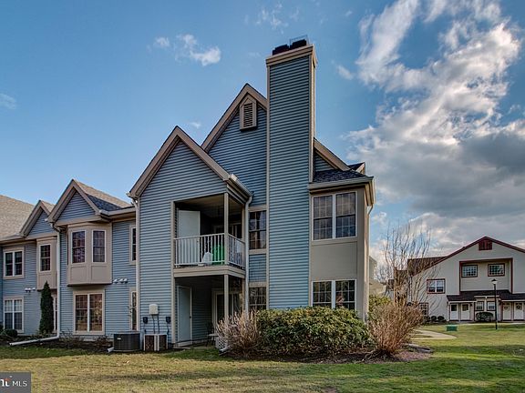 3rd image of 345 Andover Pl