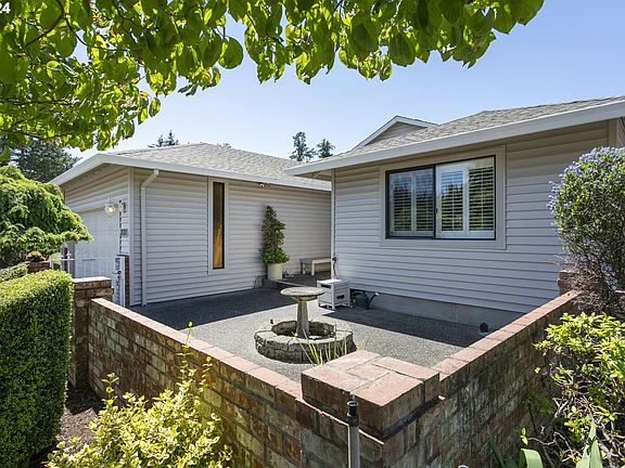 3rd image of 3020 SE 156th Ave