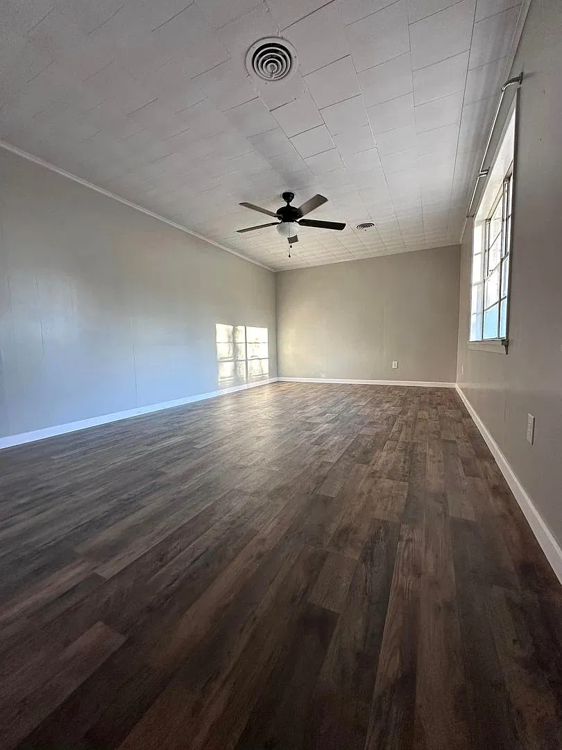 MoveIn Ready 3BR Home with Fenced Backyard & Carport — Photo 4