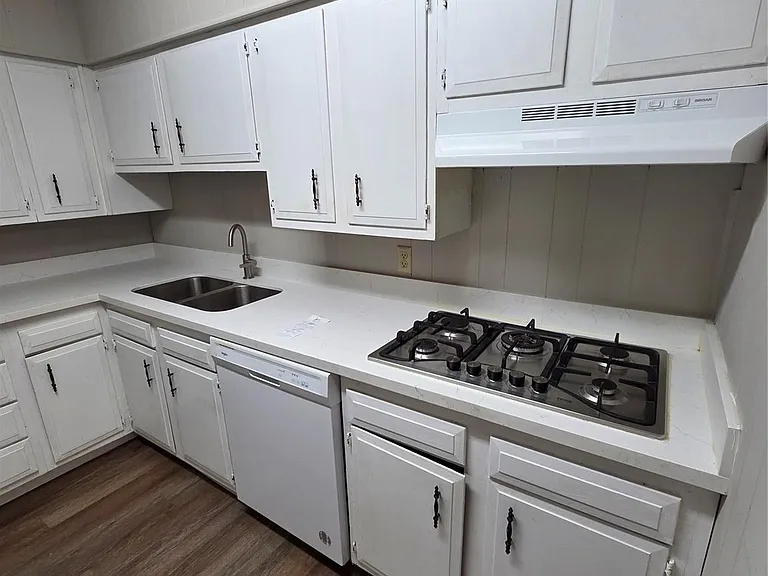 122 S Willow St — Photo 7