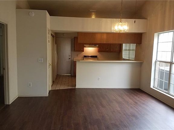4th image of 2311 Forestbrook Dr