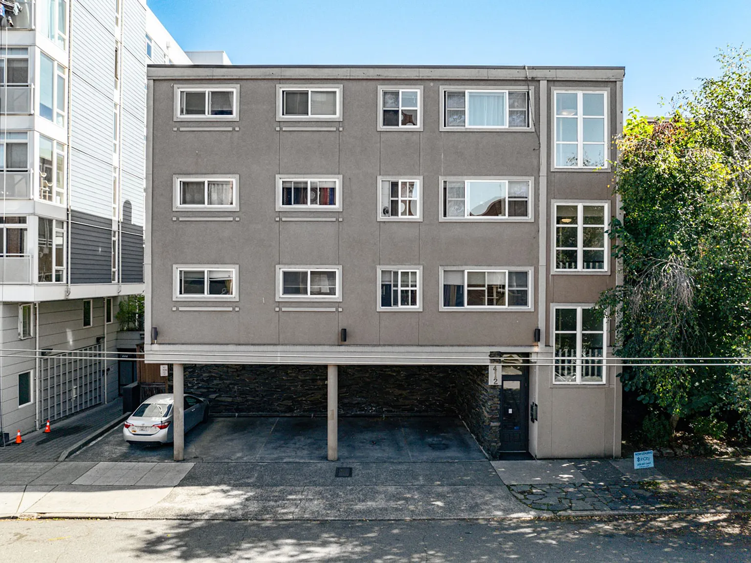Bellevue Manor Apartments — Photo 1