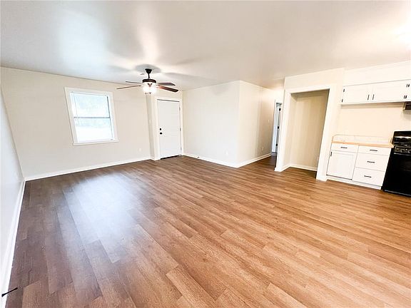 3rd image of 632 Passchyn St