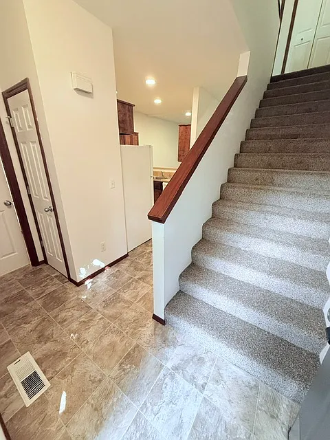 2 bed, 1.5 bath, 1160 sqft, $1,895 — Photo 2