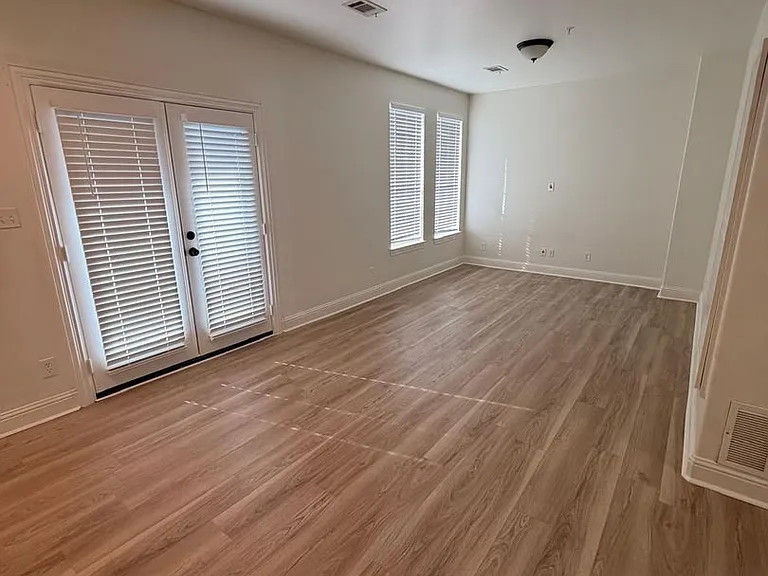 2320 Stutz Dr — Photo 5