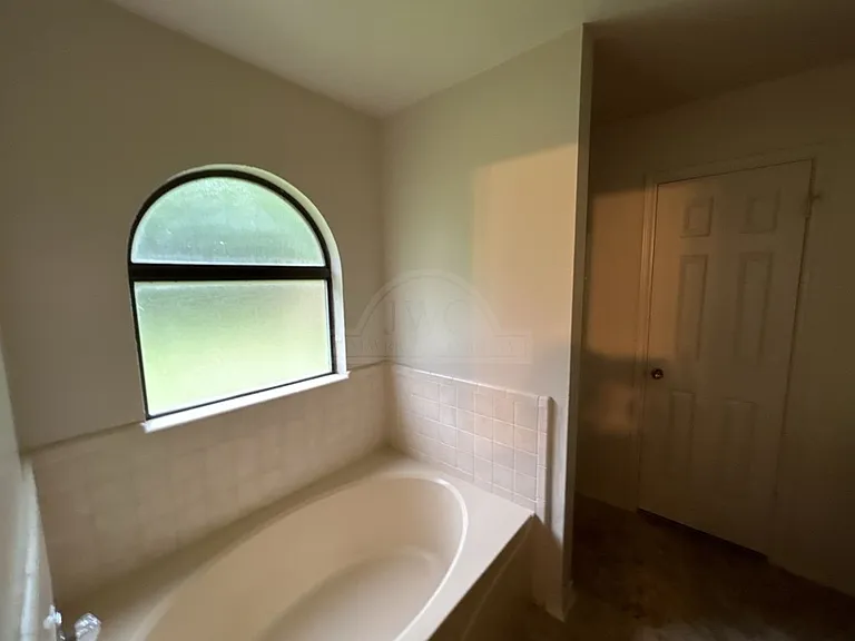 1001 Clairidge Ave — Photo 17