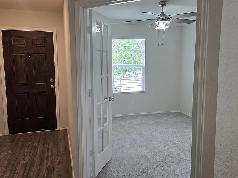 1121 Waggoner Dr — Photo 5
