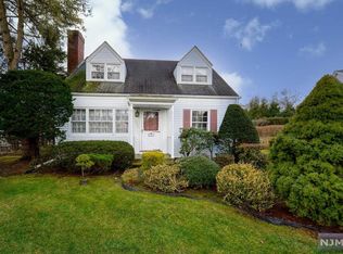 320 Abbey Ct, Ridgewood, NJ 07450