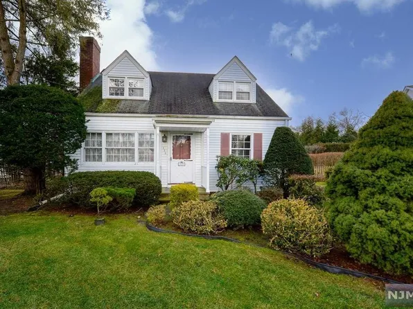 320 Abbey Ct, Ridgewood, NJ 07450