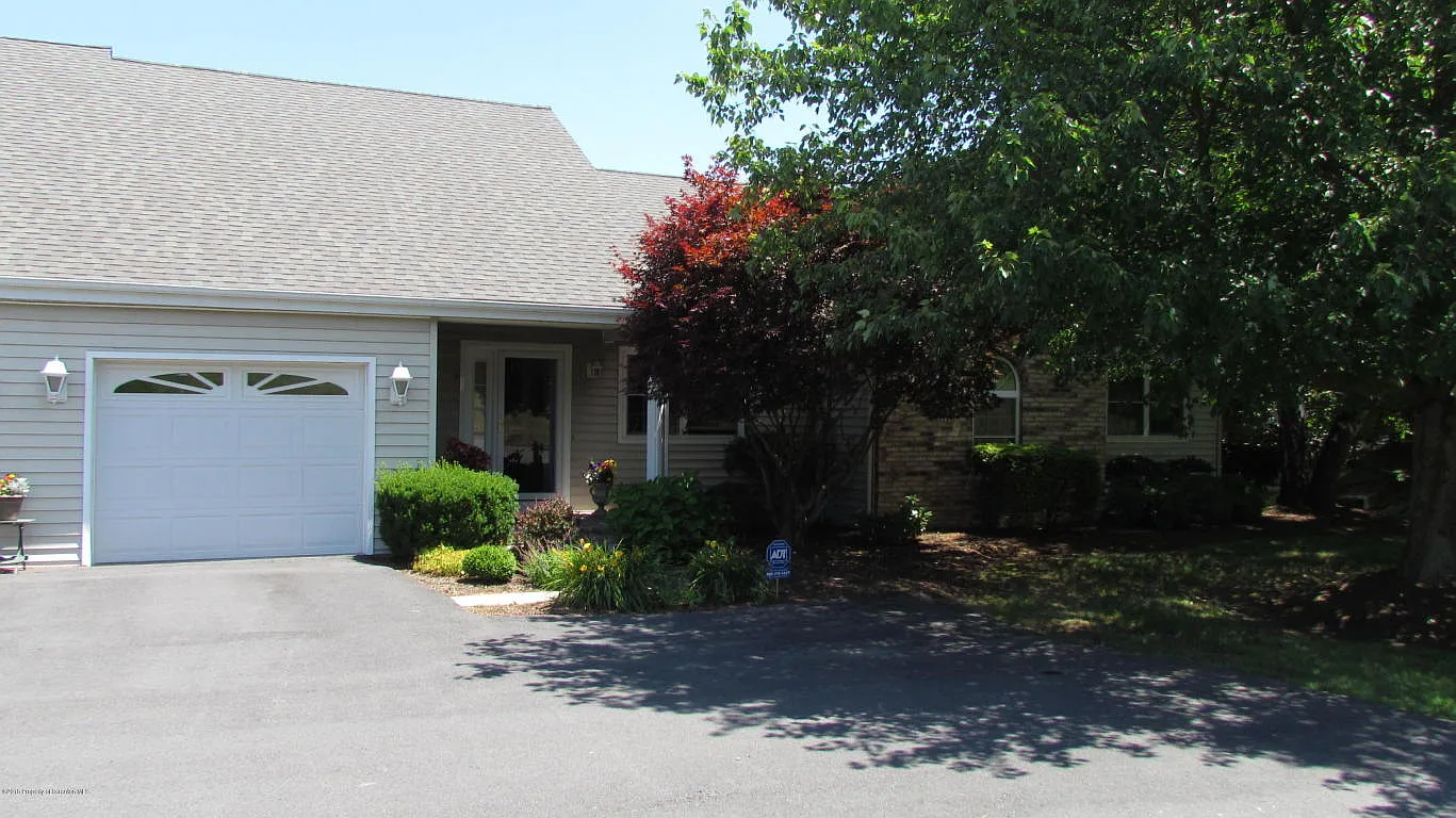 435 Woodland Way photo 1