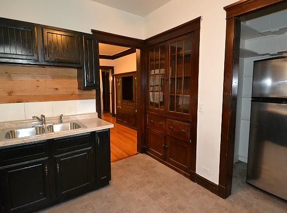 3rd image of 1252 W Newport Avenue # First Floor