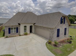 408 Little Pond Ln, Breaux Bridge, LA 70517