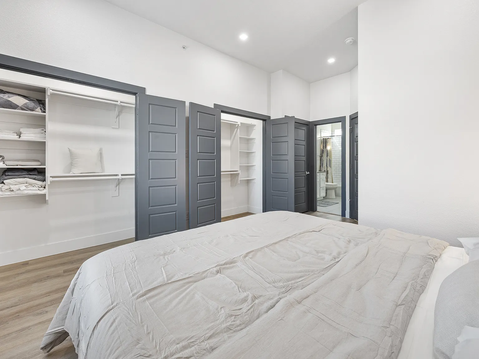 1004 Travis Ave — Photo 3
