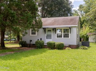 512 E Cliff St, Wallace, NC 28466