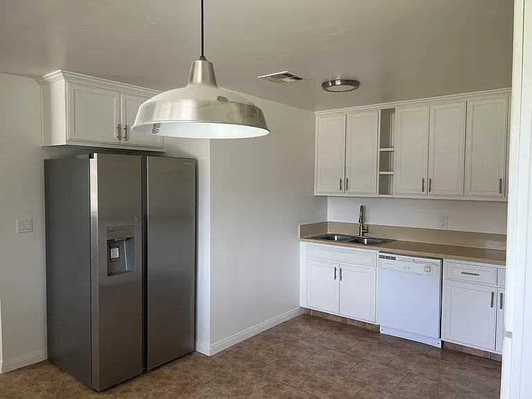 1016 Meredith Dr — Photo 16