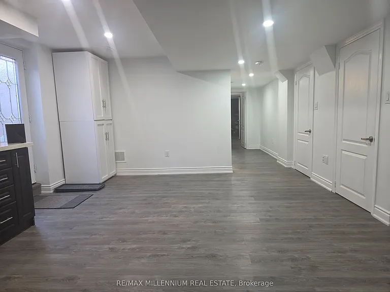 42 Cranbrook Cres #BASEMENT — Photo 10