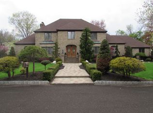 2 Five Acre Dr, Edison, NJ 08820