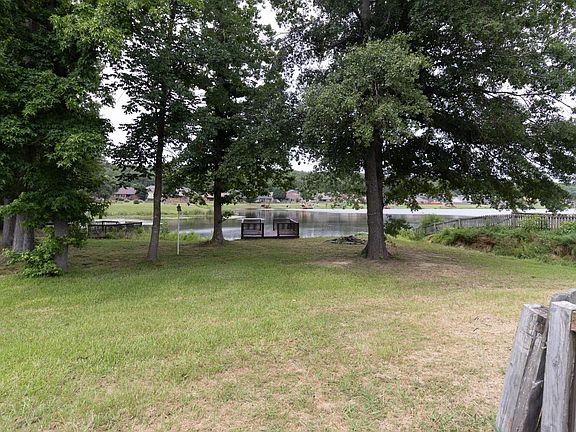 2nd image of 16 Lakeview Ln