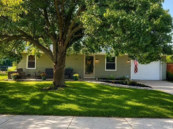 1014 Bethany Ln, Fort Wayne, IN 46825